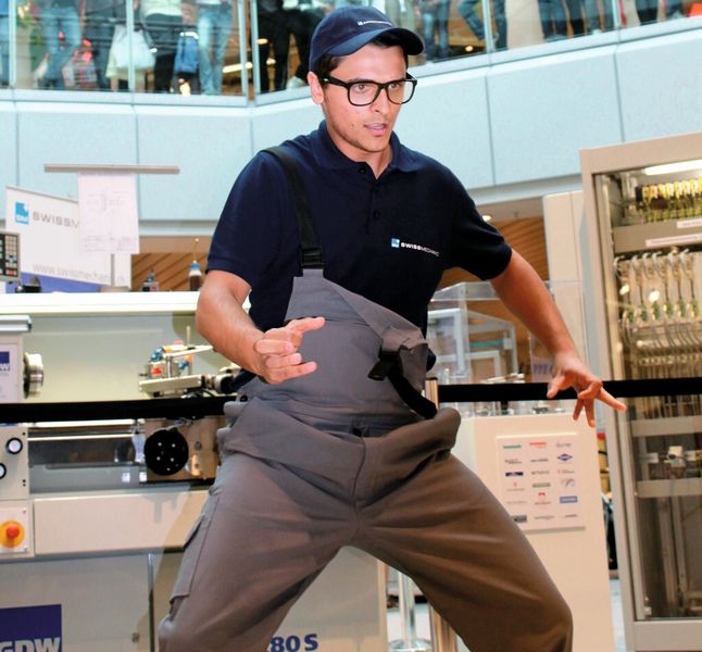 Der Produktionsmechaniker und aus der Sendung «Die grössten Schweizer Talente» bekannte Tänzer Fatlum Musliji wird als Swissmechanic-Botschafter mit Kurzauftritten, Interviews und Autogrammstunden für Stimmung sorgen. (Swissmechanic)