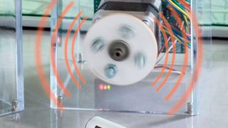 Die intelligente akustische Messtechnik kann am Geräusch von Motoren messen, ob diese in Ordnung, defekt oder zu stark belastet sind. (Fraunhofer IDMT)