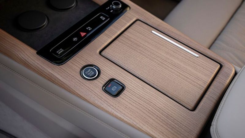 Endlich fühlt sich das Interieur wieder so an, wie Audi-Kunden es lange vermisst haben. (Bild: Audi)