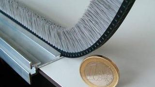 Das aus Faserbündeln gebildete stabile Faserfeld der Leistenbürsten ist laut Anbieter für dauerhafte Beanspruchung geeignet. (Archiv: Vogel Business Media)