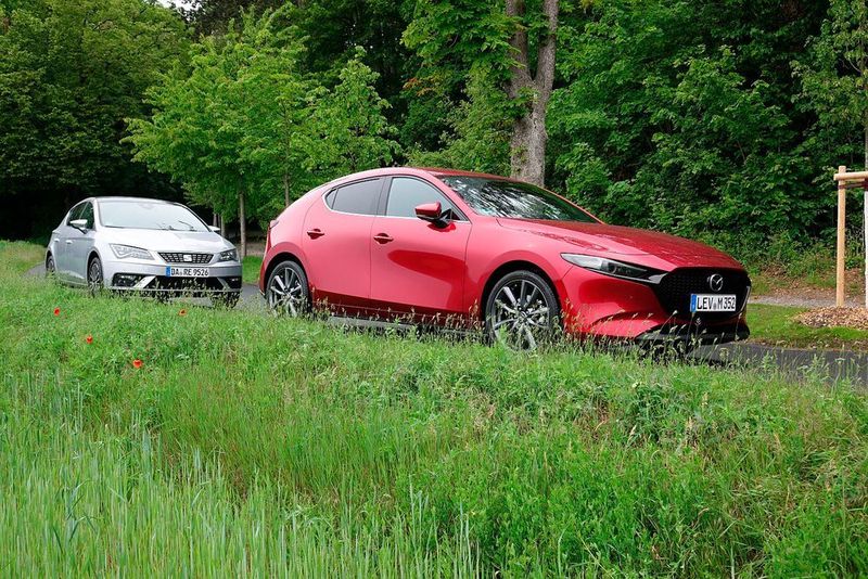 Der Mazda 3 wird überall wegen seines eleganten und aussdrucksstarken Designs gelobt. Dem Seat Leon passiert das wahrscheinlich nicht so oft. (Jan Rosenow/»kfz-betrieb«)