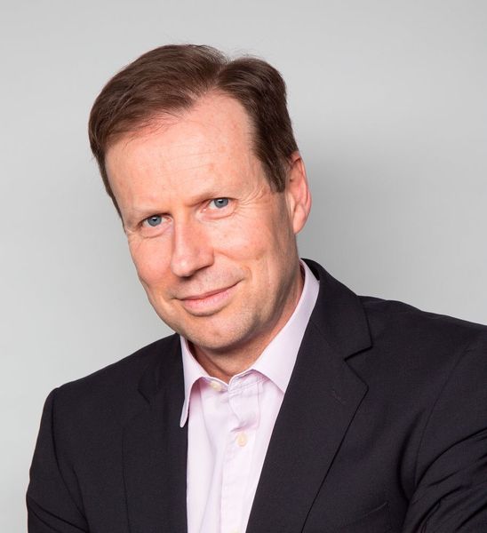 „Wir stellen Daten in den richtigen Kontext, ziehen Schlussfolgerungen und machen Vorschläge, die den Anlagenbetrieb aufwerten“, erklärt Dr. Donald Weir, CEO Services bei Thyssen Krupp Industrial Solutions. (Thyssenkrupp Industrial Solutions)