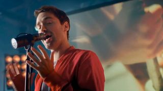 Benoby singt für das deutsche Handwerk. Sein Lied „Was für immer bleibt“ stellt der Sänger am Tag des Handwerks in Berlin vor. (Bild: Pfaff/»kfz-betrieb«)