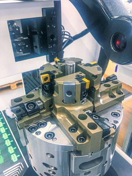 Hochpräzise Einstellung der Schneiden mit dem Uniset-V von Mapal.   (Bild: Mapal)