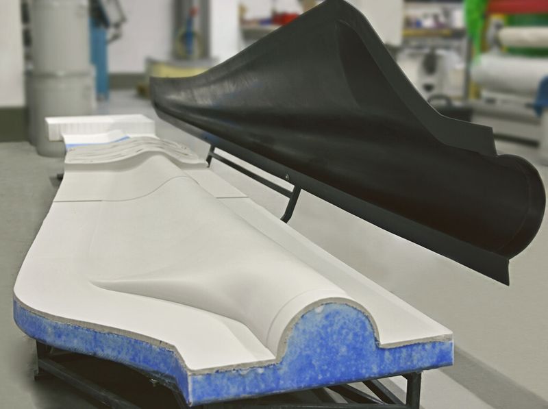 Rampf Tooling auf der Composites Europe: Zum Angebotsspektrum des Ausstellers zählen neben kundenspezifisch angefertigten Rohlingen - die als dreidimensionale Gießlinge, welche bereits nahe an der Endkontur vergossen sind, geliefert werden; darunter auch Pasten. (Bild: Rampf Tooling)