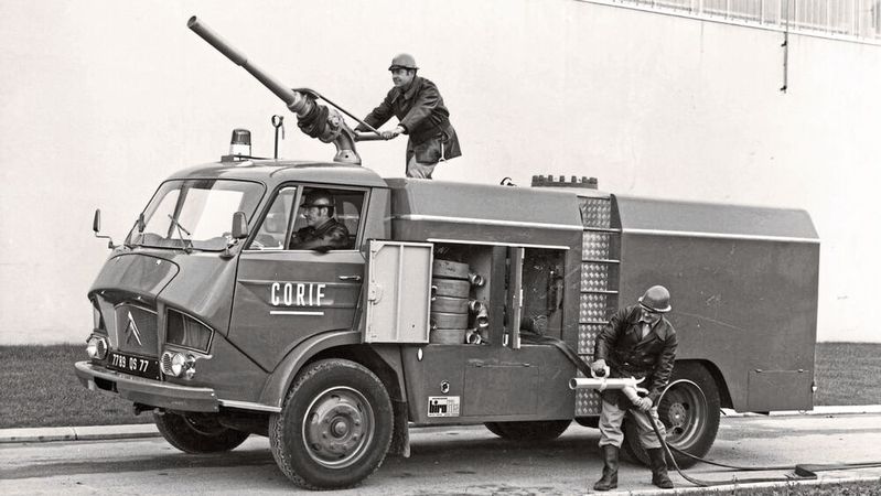 Ein Nutzfahrzeug mit einer ausgeprägten Stirn: Der Typ N wusste mit seiner Front aufzufallen. Gut erkennbar sind die beiden Fenster auf Fußhöhe von Fahrer bzw. Beifahrer. Sie erleichterten die Navigation gerade im Gelände.(Bild:  Citroën)