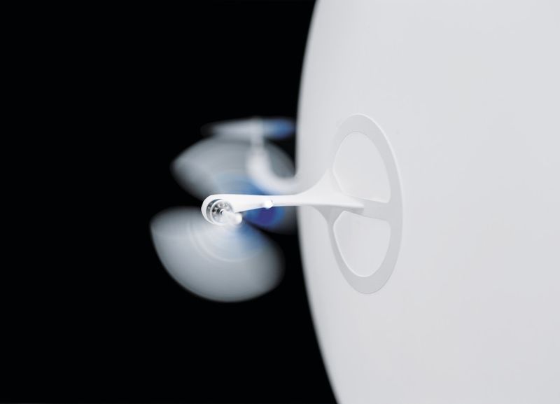 Mit den E-Motion-Spheres zeigt Festo, wie mehrere Objekte dank vielfältiger Vernetzung kollisionsfrei im dreidimensionalen Raum koordiniert werden. (Bild: Festo)