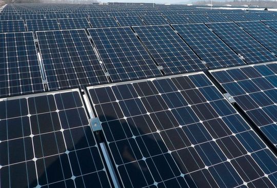 Chance verpasst! Weltweit boomt der Ausbau der Photovoltaik. Das spült den Herstellern von Solarmodulen viel Geld in die Kassen. Leider nützt das den europäischen und deutschen Herstellern nicht viel, weil China die billigsten Module anbieten kann ...(Bild:  Voltarix)
