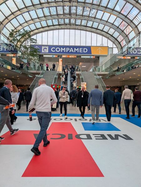 Rund 78.000 Fachbesucher kamen in diesem Jahr nach Düsseldorf, um sich die Neuheiten auf den Messen Medica und Compamed anzuschauen. (Bild: Breunig – VCG)