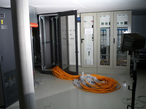 Aufwändige LAN-Verkabelung im Technikraum. (Archiv: Vogel Business Media)