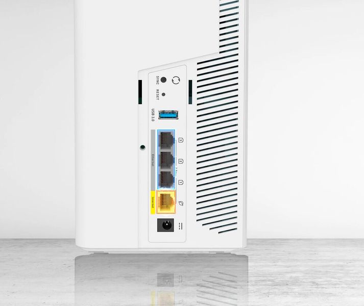 Für kabelgebundene Geräte bietet das Roamii BE Pro vier 2,5GbE-Ports. Einer wird bei dem als Router fungierenden Gerät für die Anbindung an ein DSL- oder Glasfaser-Modem genutzt. (Bild: MSI)