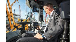 Der Einsatz von Force-Feedback-Systemen ist überall sinnvoll, wo Bediener die Anwendung im Blick behalten müssen. Typische Beispiele sind Lenkungen von Kranen oder die Schaufel-Bedienung bei Baggern oder Radladern.  (FSG Fernsteuergeräte GmbH )