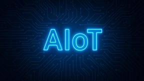 Vernetzte Produktion als Basis für AIoT: Maschinen liefern Sensordaten, die KI-Modelle – zunehmend direkt am Edge – auswerten, um Prozesse zu optimieren und Ausfälle frühzeitig zu erkennen. (Bild: © AiDesign/stock.adobe.com - generiert mit KI)