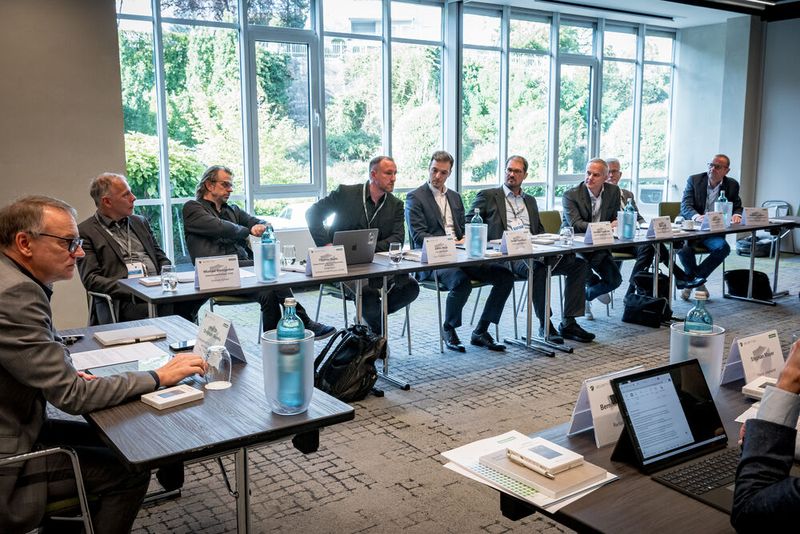 Themen wie Souveränität, KI-Agenten und OT standen im Mittelpunkt des Security Roundtables am Vorabend des Security Day. (Bild: DieProfifotografen)