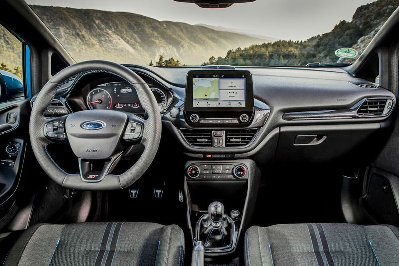 Die Kommandozentrale mit dem optionalen Acht-Zoll-Touchscreen wirkt aufgeräumt. (Ford)