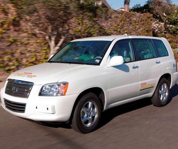 Der Toyota FCHV-adv erreicht mit einer Tankfüllung eine Reichweite von 830 km (Bild: Toyota)