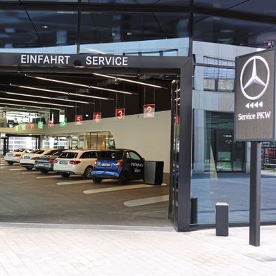 Daimler Zentralisiert Vertrieb Und Service In Stuttgart