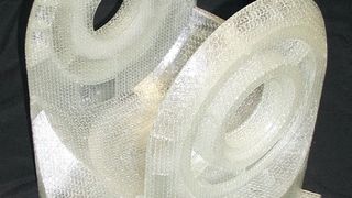 Abb.1: Das Kunstharz Somos WaterShed™ 11120  ermöglicht die Herstellung von hochpräzise abformenden festen Feinguss- Modellen. (Archiv: Vogel Business Media)