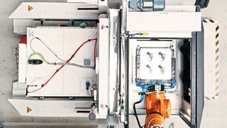 Ein Standardroboter, im Next-Gen-AM-Projekt ein Kuka, übernimmt das Be- und Entladen sowie das Rüsten der Bauplatte. (EOS)