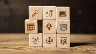 online-marketing-komponenten-als-symbole-auf-wurfeln-stockpack-adobe-stock (Quelle: fotogestoeber - Adobe Stock)