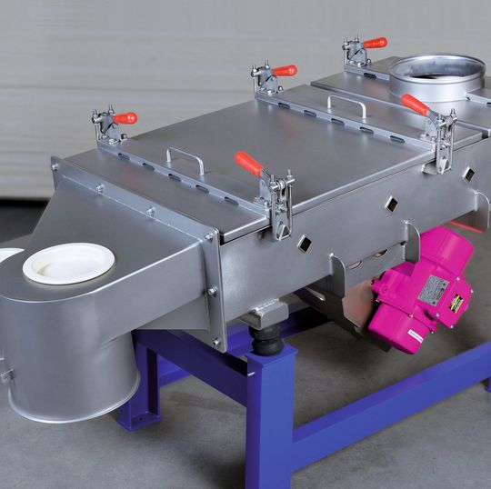 Die neue Siebmaschine ist für einfache Siebanwendungen wie Schutz- oder Überkornabsiebung konzipiert. Die neue Siebmaschine ist für einfache Siebanwendungen wie Schutz- oder Überkornabsiebung konzipiert.