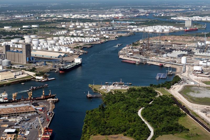 Wave Energy Partners is going to build an Ethylene-to-Alkylate Production facility near the Houston Ship Channel. (Public Domain)