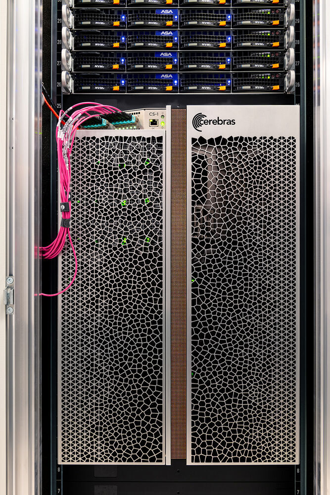 Cluster-Stärke in Kühlschrankgröße - so beschreibt Hersteller Cerebras ein „CS-2“-System. 