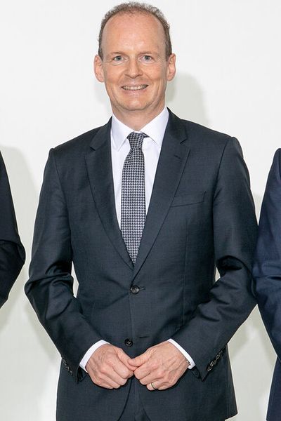 Wolfgang Linsenmaier, 52, ist seit Anfang 2006 Kaufmännischer Geschäftsführer der Dekra Automobil GmbH. Zuvor war er seit 1999 in unterschiedlichen Funktionen in der Dekra Gruppe tätig, unter anderem als Leiter des Bereichs Mergers & Acquisitions / Beteiligungen der damaligen Dekra AG. (Dekra)