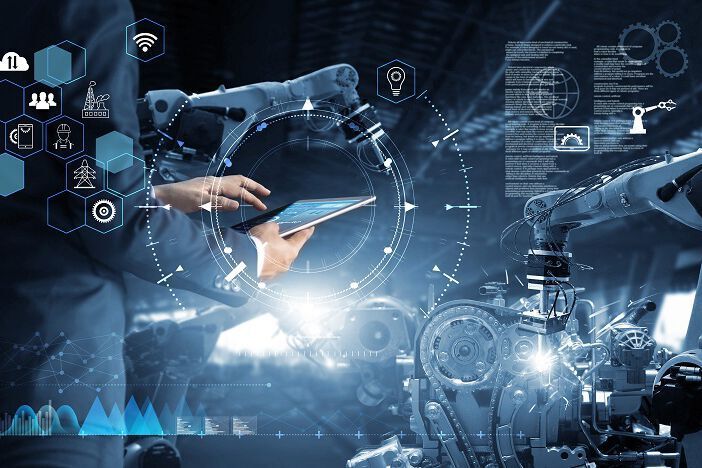 Der SEF Smart Electronic Factory e.V. zeigt Use Cases für die vernetzte Fabrik. Eines davon zeigt etwa die Limtronik GmbH, die mit KI-Techniken und Bilderfassung in der Bestückung arbeitet. Ziel sei es, Rückschlüsse auf die Qualität von Leiterplatten zu ziehen. Weitere Use Cases werden unter anderem von Bosch Rexroth, German Edge Cloud und GFT Integrated Systems präsentiert. Hannover Messe: Halle 4, Stand F23. (Bild: ipopba - stock.adobe.com)