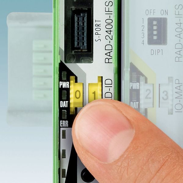 Die Ein- und Ausgänge werden mit dem Rändelrad zugewiesen und die I/O-Signale so einfach in der Anlage verteilt. (Phoenix Contact)