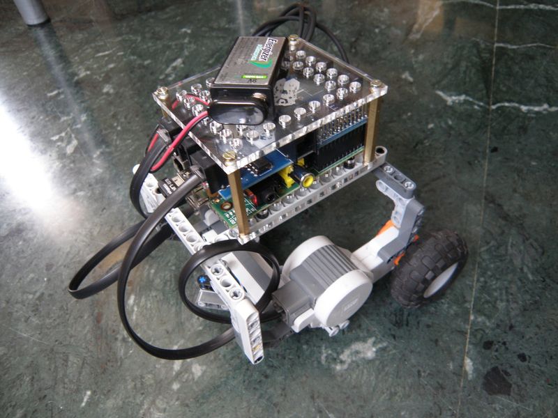 BrickPi-Roboter (Bild: Dexter Industries)