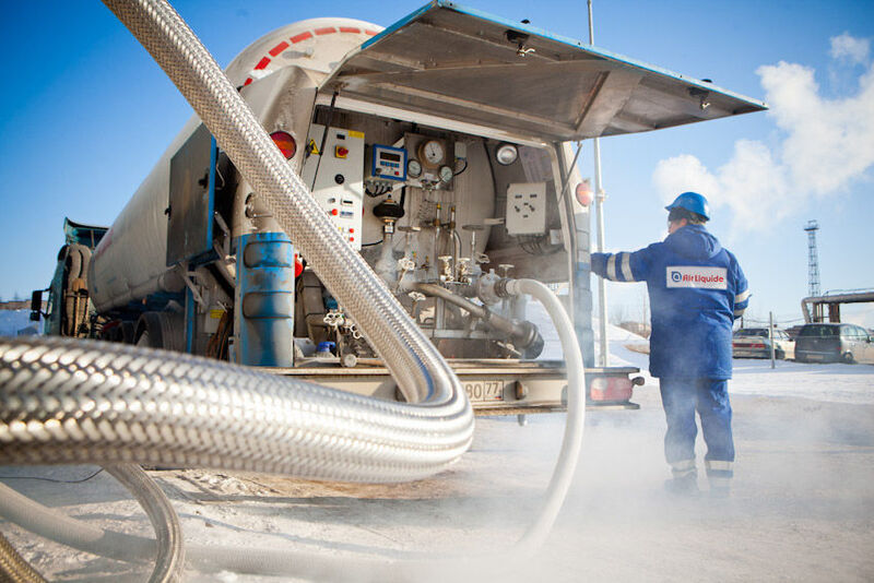 Tankfahrzeug bei der Abtankung von unter Druck verflüssigten Gasen (Stephane REMAEL / MYOP)