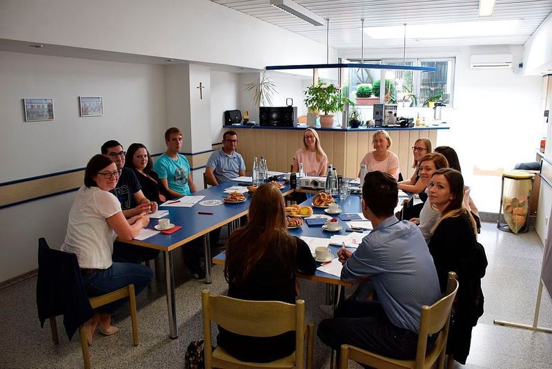 Regelmäßig finden bei Bierschneider interne Schulungen statt – auch während des Jurybesuchs. (Rosenow / »kfz-betrieb«)