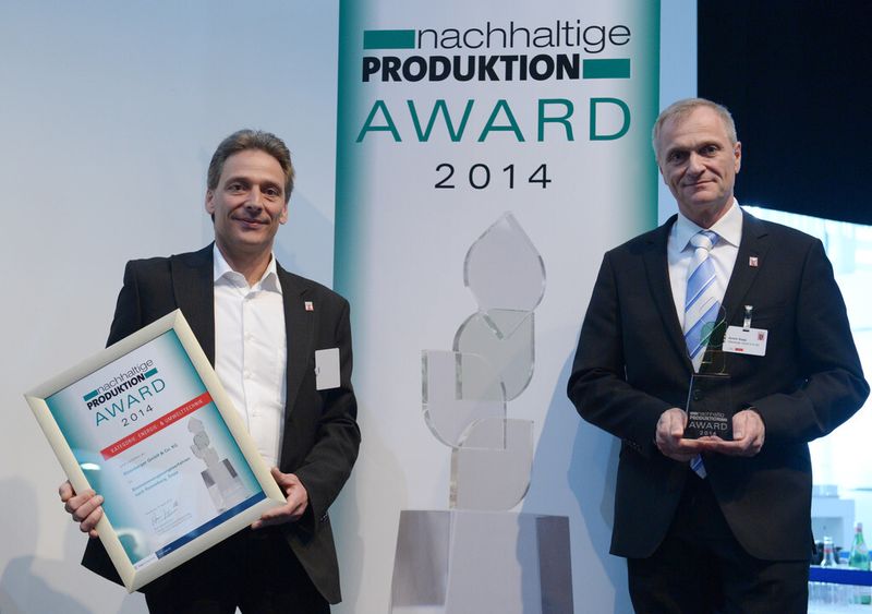 Claus Ronneburg (links) und Armin Sopp, beide von der Ettenberger GmbH & Co. KG, erhielten den Award in der Kategorie Energie- und Umwelttechnik für das Biomassevergasungsverfahren nach Ronneburg_Sopp. (Bild: Deutsche Messe)