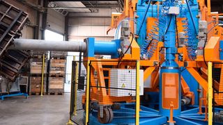 Nach dem Befüllen der Hohlform läuft das Rotationsformen komplett automatisiert ab. (Bild: B Medical Systems)