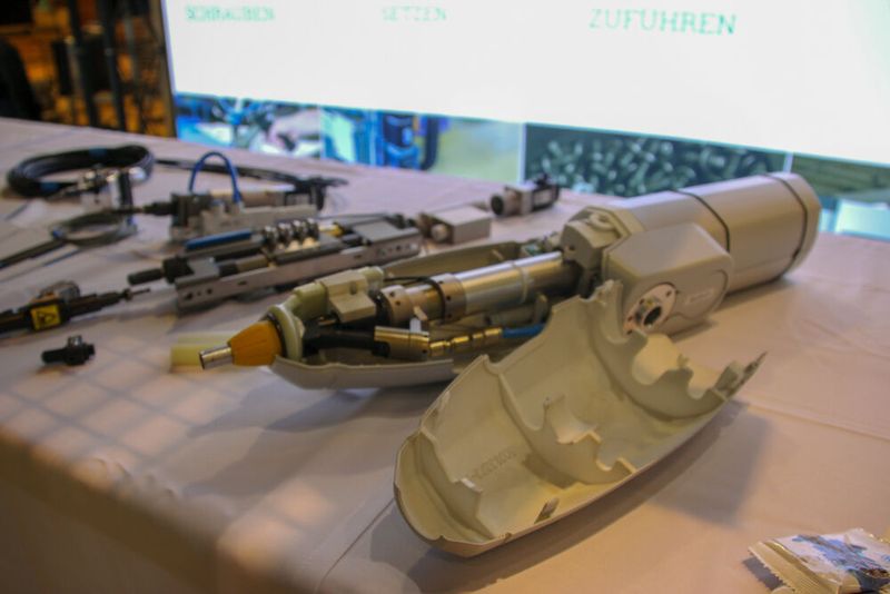 Und zeigte das Innenleben seiner Produkte. (Bild: VCG/Juliana Pfeiffer)