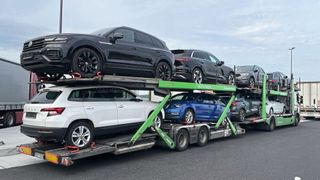 Im Oktober legte der Neuwagenmarkt etwas zu. Insgesamt bleibt die Lage allerdings schwierig. (Bild: Grimm – VCG)