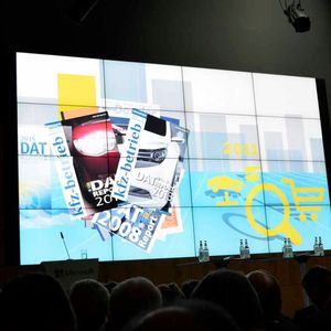 Seit mehr als vier Jahrzehnten gibt es jetzt den DAT-Report. Das Branchenkompendium erscheint in diesem Jahr zum 44. Mal.(Bild:  Wehner / »kfz-betrieb«)