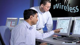 Der Einzug der Windows-Welt in die Prozessleitsysteme wird als größte Veränderung der vergangenen Jahre wahrgenommen. Weitere „Geister“, die gerufen wurden, sind Themen wie Modularisierung, Feldbus oder Wireless. (Bild: © Jakub Krechowicz - Fotolia.com, Siemens; [M]-Sahlmüller)