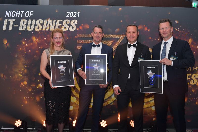 Kategorie VAD Server & Storage, (v. l.) stv. Hannah Lamotte für BYTEC (Gold), Michael Görner, Tech Data (Platin) und Jörg Eilenstein und Tim Henneveld, TIM (Gold)  (Hannes Magerstaedt)