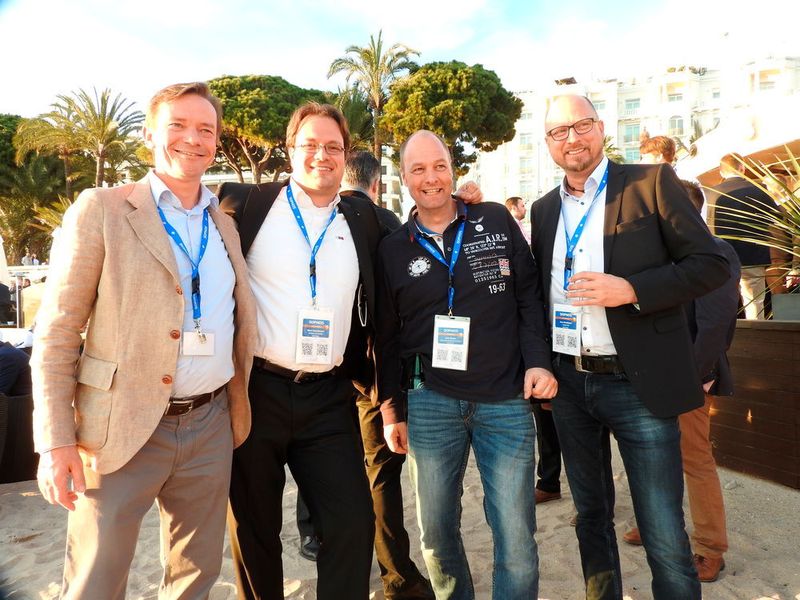Nach der Arbeit das Vergnügen (v.links): Bernhard Oertel (Sophos), Marc Burrelmann (Midland IT), Jörg Gödde (Exclusive Networks,) und Uwe Strohbach (Unilab) (Bild: Sophos)