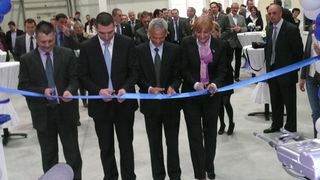 V.l.n.r.: Sasa Vucinic (Bürgermeister von Subotica), Oliver Dulic (serbischer Umweltminister), Nikolaus Gräf (Vorsitzender der Geschäftsführung der Dunkermotoren GmbH), Verica Kalanovic (stellvertretende serbische Ministerpräsidentin).  (Bild: Dunkermotoren)