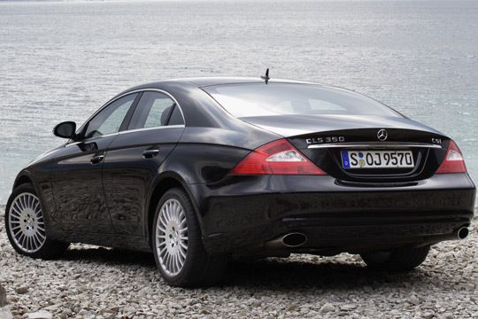 Der neue Mercedes CLS 350 CGI soll auch bei einem Autobahntempo von 120 km/h noch im mageren Schichtmodus zu bewegen sein. (Archiv: Vogel Business Media)
