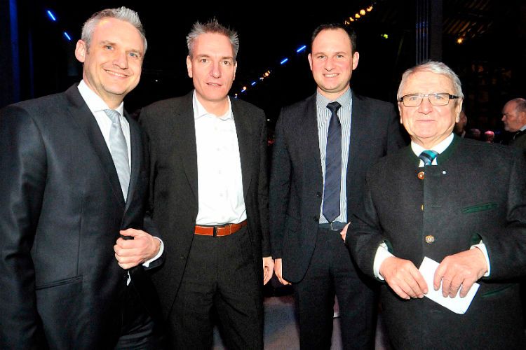 Branchenexperten: (v.li.) Martin Endlein (Leiter Unternehmenskommunikation DAT Group), Wolfgang Michel (Chefredakteur »kfz-betrieb«), Andreas Peter (Geschäftsführer Autohaus Peter) und Klaus Dieter Breitschwert (Präsident Kfz-Gewerbe Bayern). (Foto: Zietz)