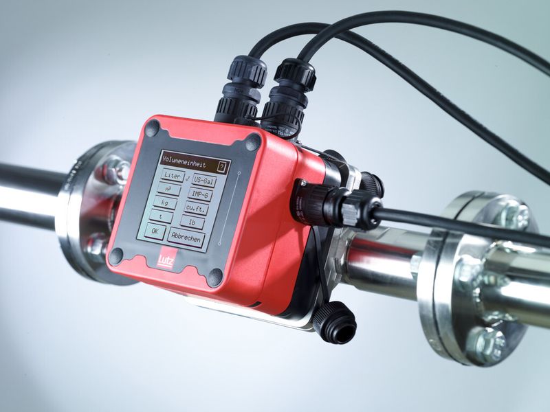 Durchflusszähler mit Relaismodul in einer stationärem Anlage zur Erfassung von Chemikalien (Bild: Lutz-Pumpen)