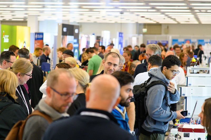 Und so dauerte es nicht lang und die Messehalle war gut gefüllt. Rund 1.000 Besucher haben sich auf den Weg nach Hamburg-Schnelsen gemacht, um die vorletzte LAB-SUPPLY in diesem Jahr zu besuchen.   Mehr Infos zu den kommenden LAB-SUPPLY-Messen finden Sie auf www.lab-supply.info (Bild: Stefan Stark)