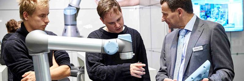 Universal Robots aus dem dänischen Odense gehört mit seinen Leichtbauarmen zu den Pionieren der kollaborativen Robotertechnik. (Bild:  Tony Brøchner)