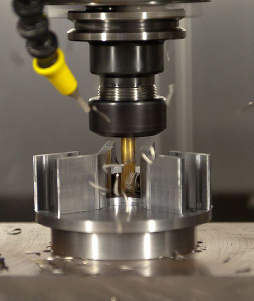 Auf der EMO ist der effizienten Umgang mit I-Machining und die damit generierten NC-Bearbeitungen live auf einem Bearbeitungszentrum zu sehen. Bild: Solidcam/Hennecke (Archiv: Vogel Business Media)