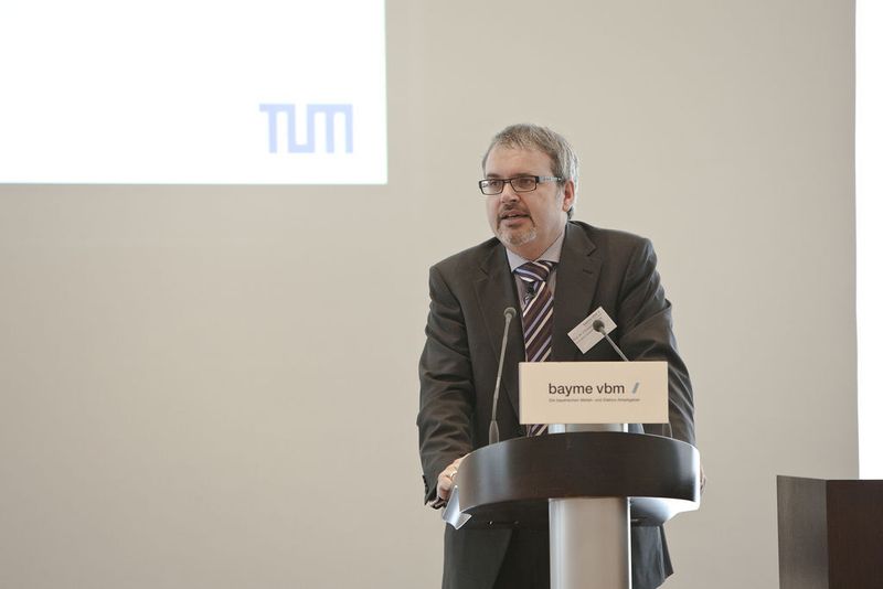 Prof. Dr. Christoph Kaserer, TU München: „Unternehmen werden gut daran tun darüber nachzudenken, welche alternativen Kreditfinanzierungen es gibt, um eine Abhängigkeit von den Banken zu erreichen.“ (Archiv: Vogel Business Media)