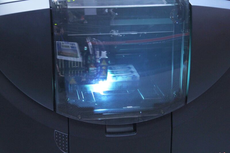 Stratasys demonstriert 3D-Druck via UV-Lichthärtung… (Bild: Peter Königsreuther)